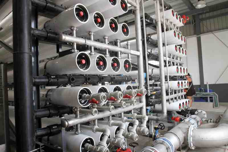 Las obras de la planta desalobradora permitirán aumentar en 10.000 m3 el suminitro de agua potable a la red de abastecimiento