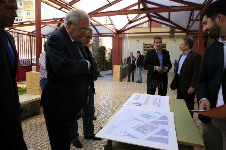 Melilla pone en marcha las obras de la cubierta de las pistas del Velázquez y da cumplida cuenta del convenio con el CSD