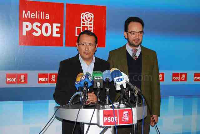 Dionisio Muñoz y Antonio Hernando durante la rueda de prensa