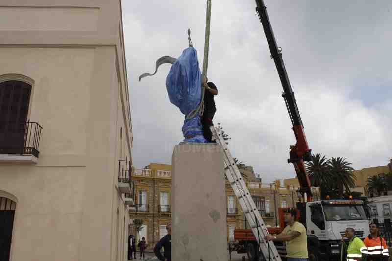 Seccionan un brazo a la estatua de Pedro de Estopiñán en un acto vandálico la pasada madrugada