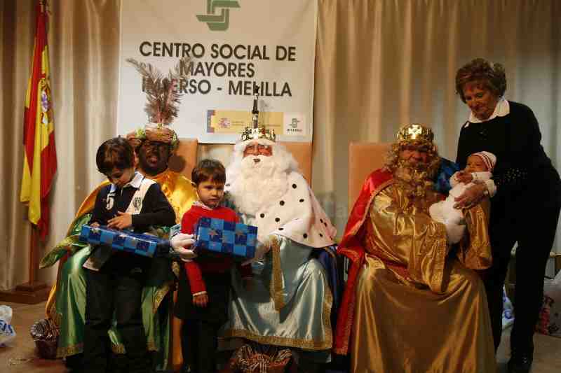 Centro Social de Mayores: Broche de oro para una Navidad compartida entre abuelos y nietos