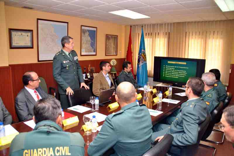 El nuevo delegado del Gobierno visita las instalaciones de la Comandancia de la Guardia Civil