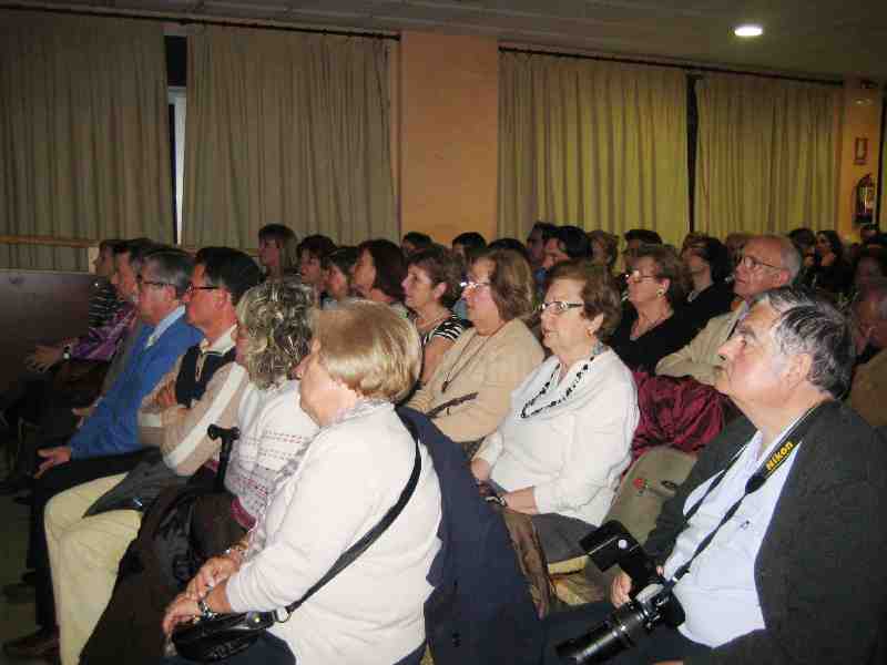 Virgina Dangma presenta Avisos del Cielo en la Casa de Melilla en Málaga