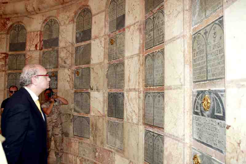 El ministro del Interior rinde homenaje a las víctimas del Desastre de Annual