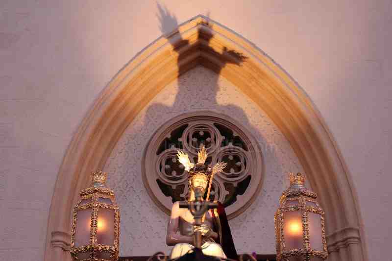 El Humillado muestra sus heridas en una primaveral noche de Martes Santo