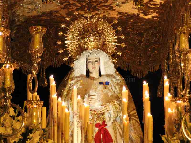 Nuevo triunfo del amor y el perdón en un Jueves Santo empañado por la lluvia