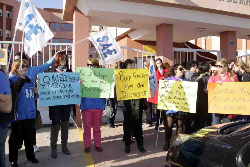 Enfermeras y auxiliares protestan frente al Imserso por su política de personal