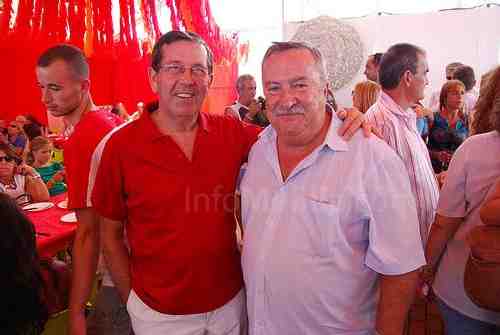 Buena compañía y una deliciosa paella en la primera fiesta del PSOE en la Feria 2012