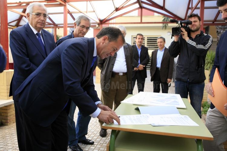 Melilla pone en marcha las obras de la cubierta de las pistas del Velázquez y da cumplida cuenta del convenio con el CSD