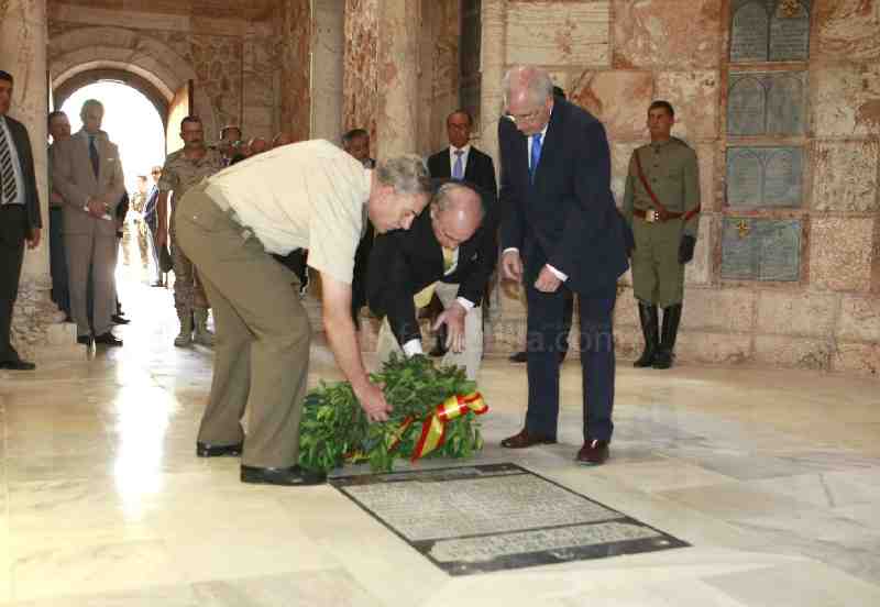 El ministro del Interior rinde homenaje a las víctimas del Desastre de Annual
