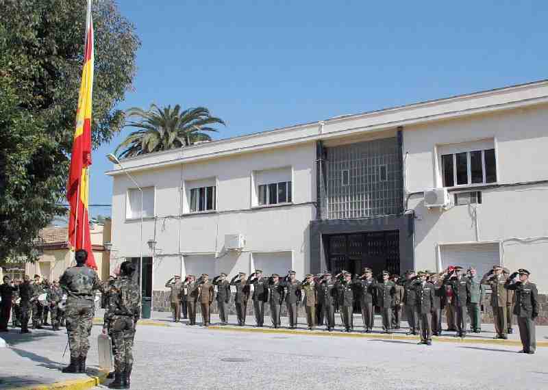El Hospital Militar de Melilla lleva a cabo su último arriado de Bandera