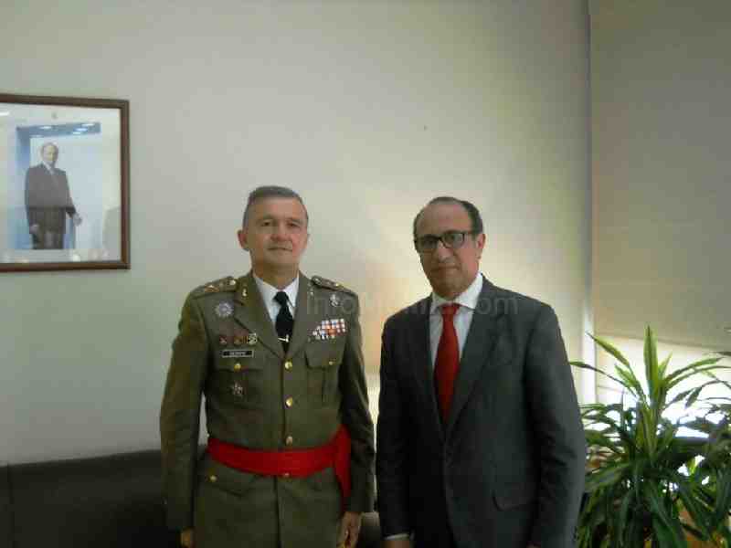 El general de Brigada Gabriel Bayarte y el delegado del Gobierno, Abdelmalik El Barkani