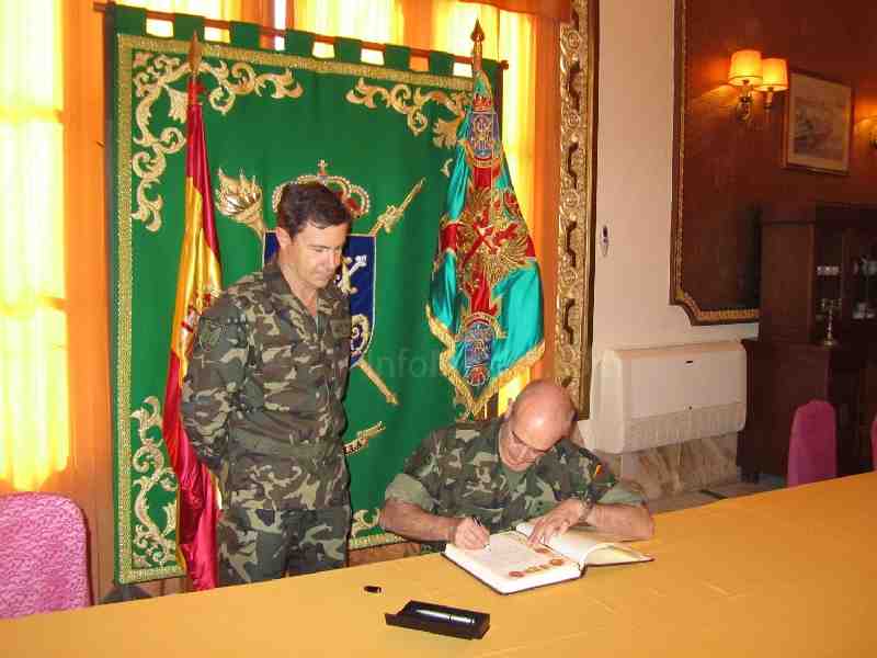 El General Jefe SEIGESUR realiza su primera visita a Melilla tras su toma de posesión
