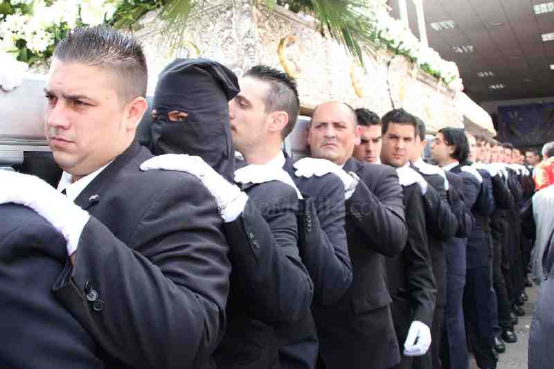 Nuevo triunfo del amor y el perdón en un Jueves Santo empañado por la lluvia