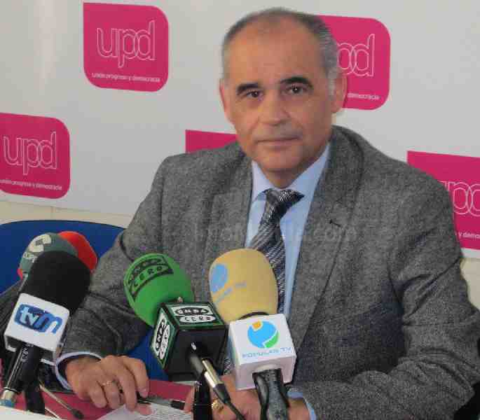 El coordinador local de UPyD, Emilio Guerra