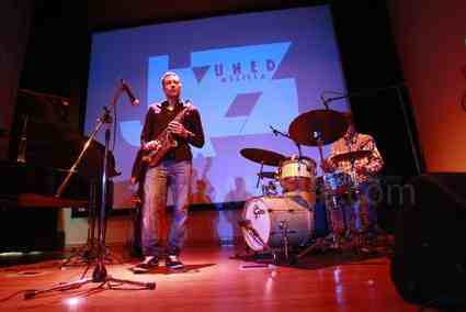 Temas propios, clásicos e improvisaciones marcaron al actuación