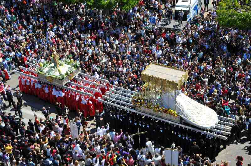 Miles de melillenses comparten el Encuentro entre la Virgen del Rocío y Cristo Resucitado