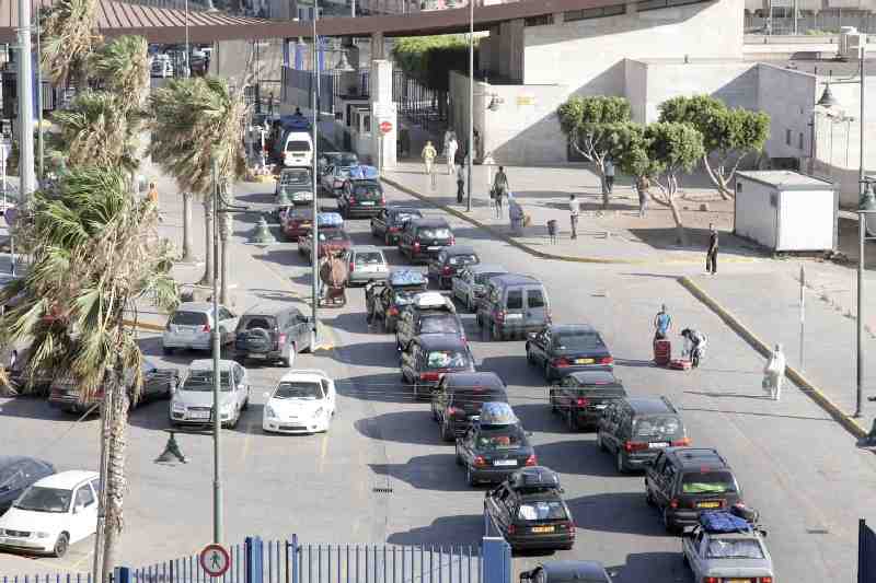El delegado del Gobierno asegura que pondrá todo su empeño en solucionar los problemas de la frontera