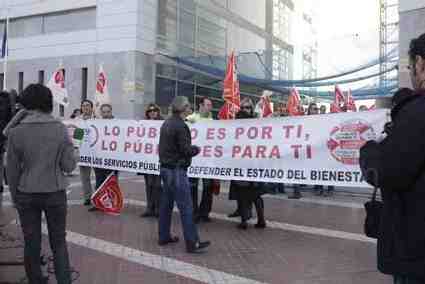 Una de las protestas realizada a las puertas de las Torres V Centenario semanas atrás