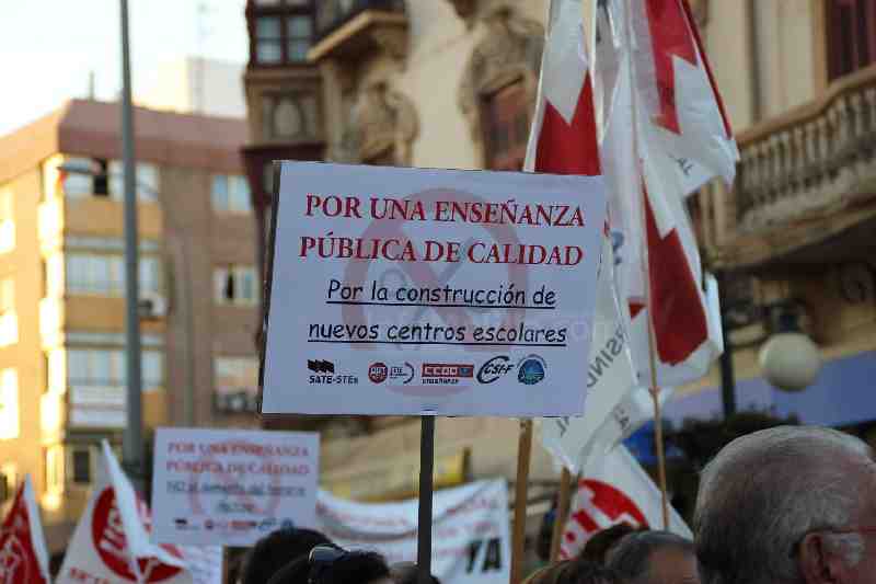 La Cumbre Social de Melilla vuelve a salir a las calles para protestar por los recortes del Gobierno