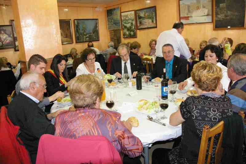 Los socios de la Casa de Melilla en Málaga celebraron San Valentín con cena y baile incluido