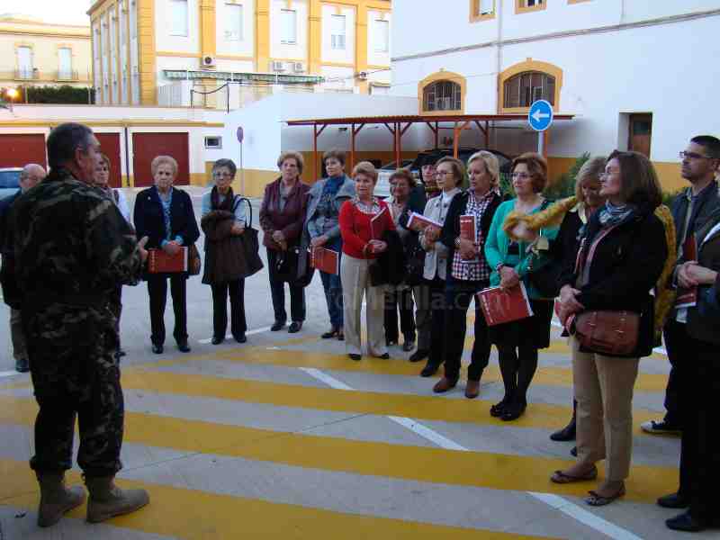 El Aula Permanente de Formación Abierta de la Universidad de Granada visita el museo militar