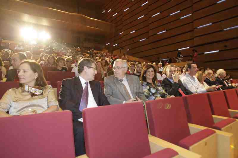 El Teatro Kursaal se llena para recibir a los niños de San Ildefonso y presenciar el sorteo de la Lotería Nacional