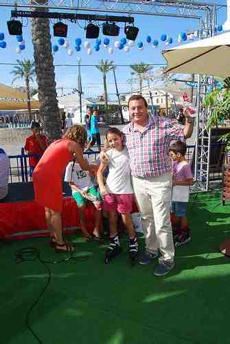 El PSOE rinde homenaje a sus afiliados más antiguos en el marco de su tradicional comida de Feria