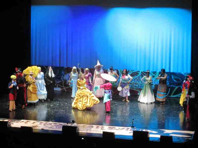 Noelia Gómez, proclamada diosa de ‘El Carnaval 2012’ gracias a su Leyenda de fuego