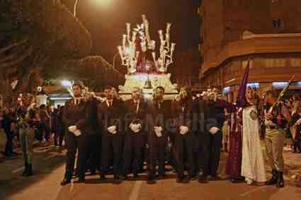Jesús Nazareno y la Virgen de los Dolores recorren juntos Melilla en la noche del Miércoles Santo