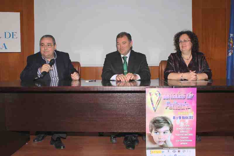 Cuesta, Robles y Cortés durante el acto de clausura