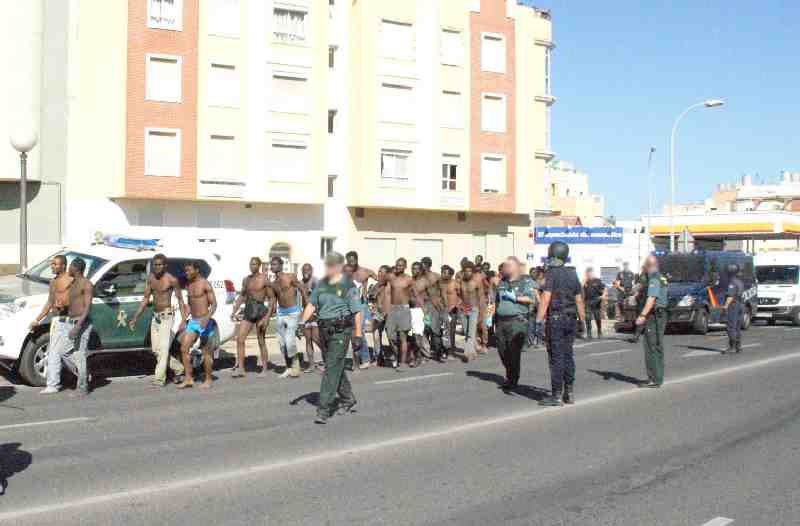 Posteriormente fueron trasladados hasta la Comandancia de la Guardia Civil