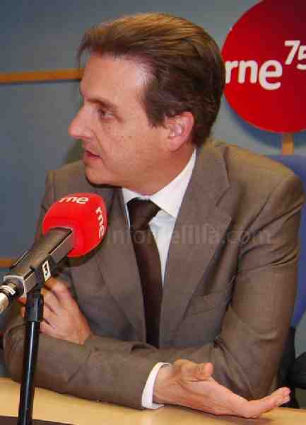 Gregorio Escobar durante la entrevista en RNE