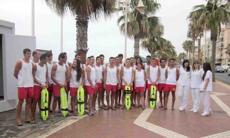 Un total de 40 personas integran este verano el Servicio de Salvamento Acuático en las playas de Melilla