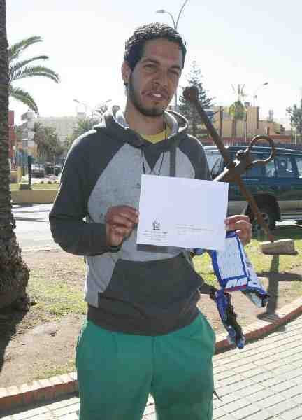 El joven confía en poder viajar a la península