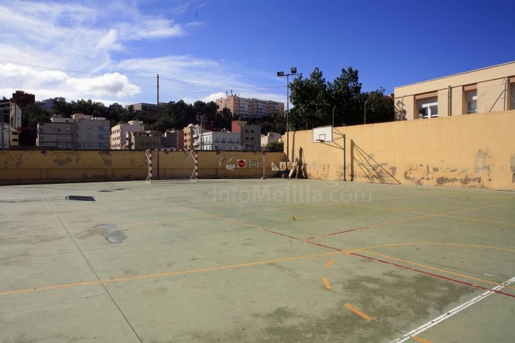 Melilla pone en marcha las obras de la cubierta de las pistas del Velázquez y da cumplida cuenta del convenio con el CSD