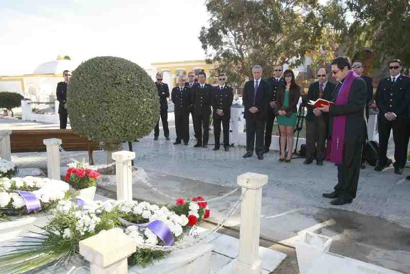 El Cuerpo de Bomberos homenajea a tres compañeros fallecidos en un incendio en 1944