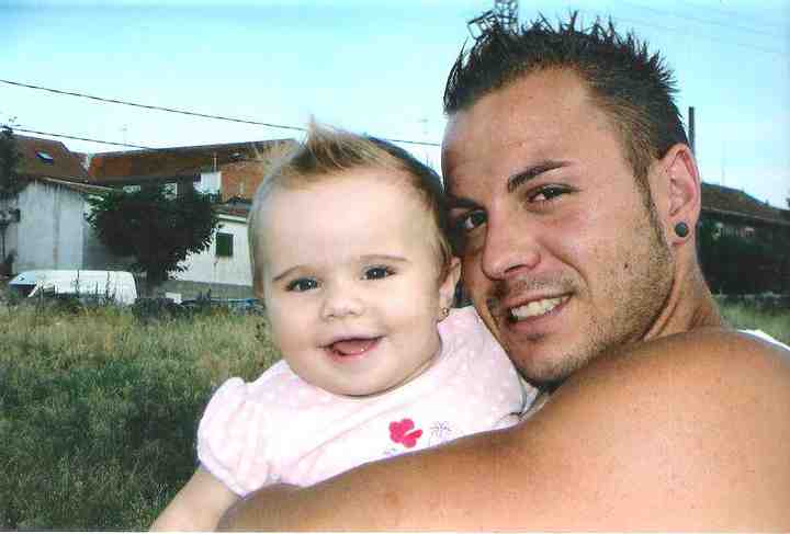 La familia de Alfonso de Hoz, indignada, asegura que el joven no era agresivo ni pertenecía a la extrema derecha