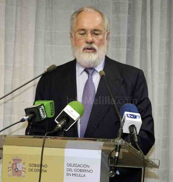 Arias Cañete señala la necesidad de que todas las administraciones se impliquen en el desarrollo de Melilla