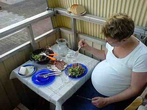 Comer pescado durante el embarazo mejora la capacidad intelectual de los niños y su conducta social