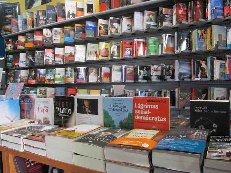 Novela negra y romántica, las más populares entre los melillenses