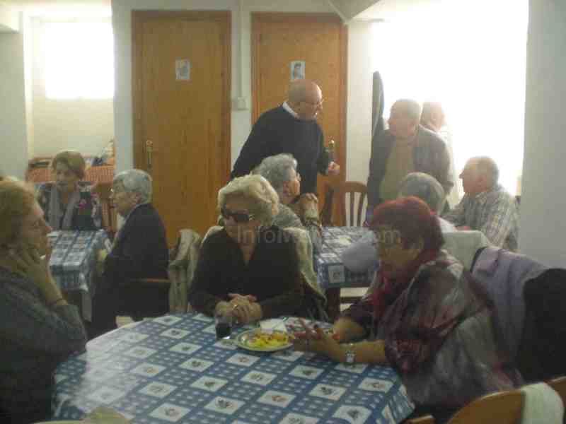 La Casa de Melilla en Almería celebra el Día de Andalucía con 'arroz con costillas'
