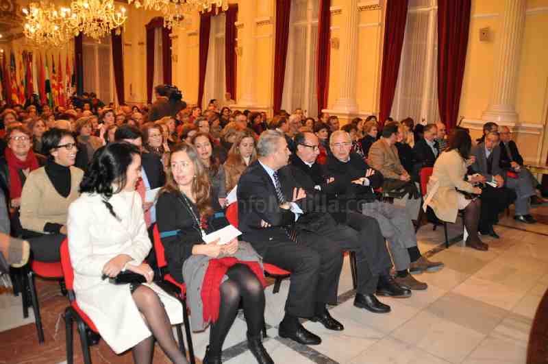 Muchos melillenses se han interesado por el último libro de Pilar Urbano