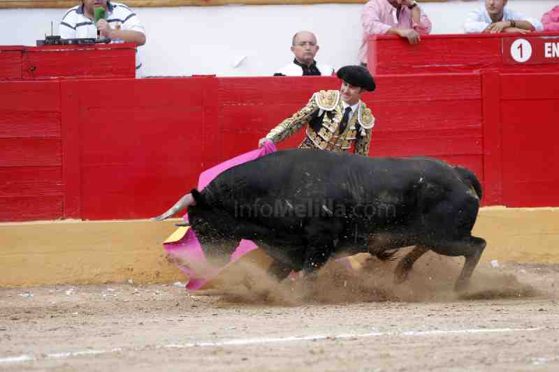 Padilla, "El Fandi" y Arenas salen a hombros en Melilla