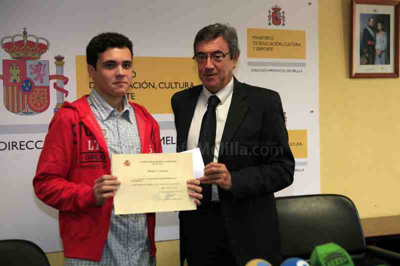 El joven ganador ha recibido un diploma