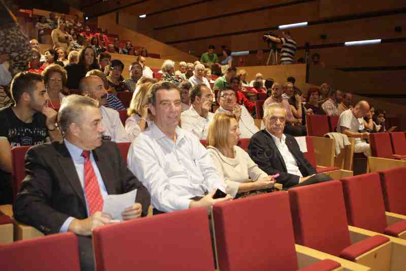 El Teatro Kursaal se llena para recibir a los niños de San Ildefonso y presenciar el sorteo de la Lotería Nacional