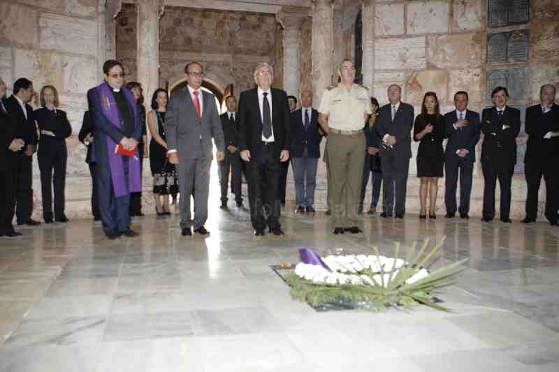 Melilla rinde homenaje a sus difuntos ilustres y a los fallecidos en grandes tragedias