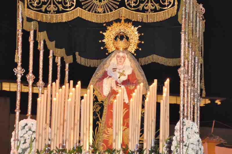 Jesús Nazareno y la Virgen de los Dolores recorren juntos Melilla en la noche del Miércoles Santo