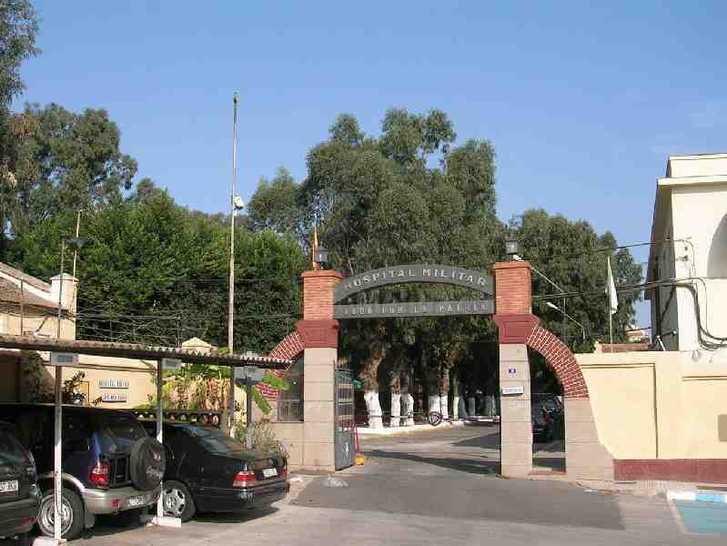 El Hospital Militar de Melilla lleva a cabo su último arriado de Bandera