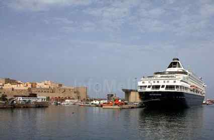 La Autoridad Portuaria espera atraer en 2012 alrededor de siete atraques de grandes cruceros y más d